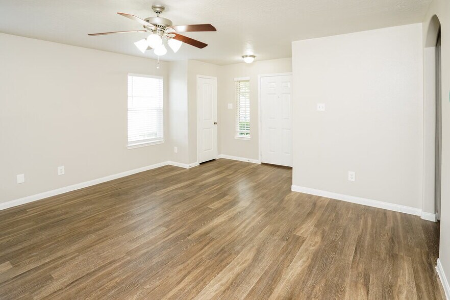 Building Photo - 5707 Mid Way