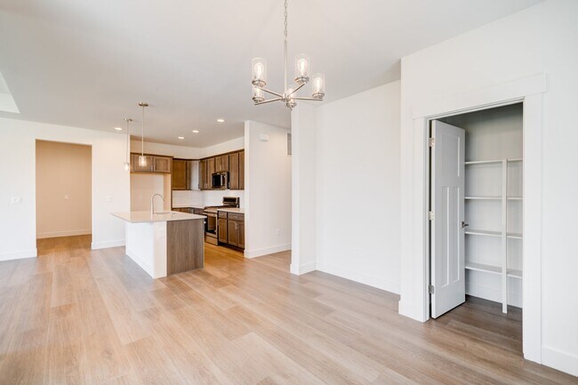 Building Photo - New Peaceful Retreat