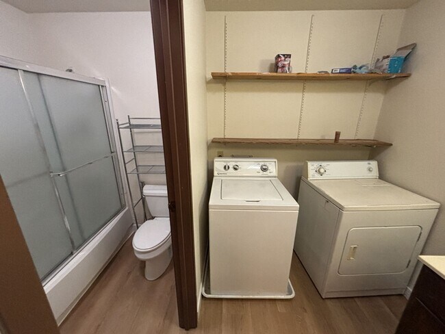 Building Photo - 857 Adams Terrace