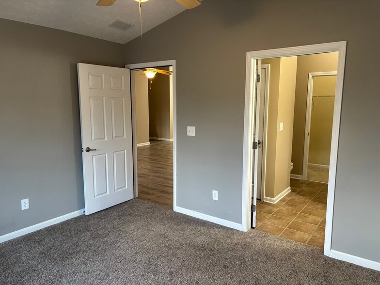 Building Photo - 9400 Clubview Dr