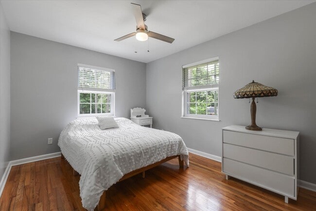 Building Photo - 1917 Sharon Rd