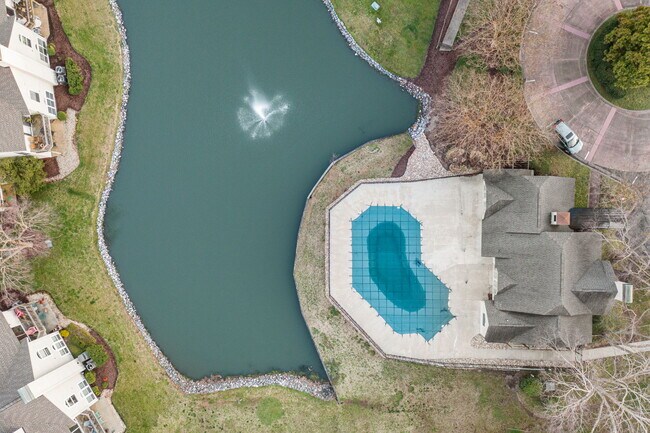 Building Photo - 459 E Lake Cir