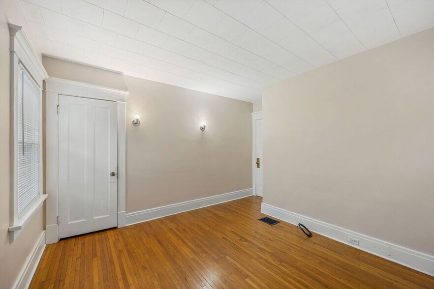 Building Photo - 122 Stratford Rd