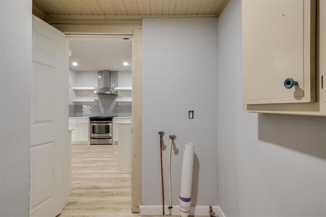 Building Photo - 726 NW 24th St