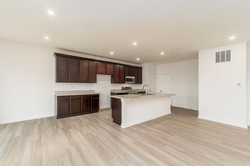 Building Photo - 2816 Horsham Dr