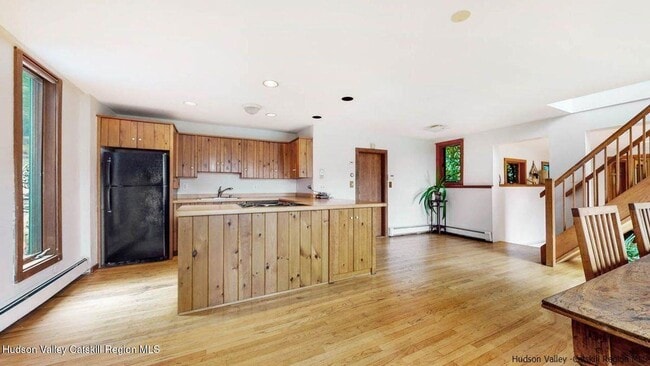 Building Photo - 376 Abbey Rd