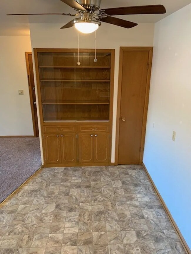 Building Photo - 10538 W Bobolink Ave