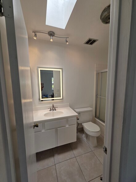 bathrooms have skylights and lighted mirrors - 621 Strand St
