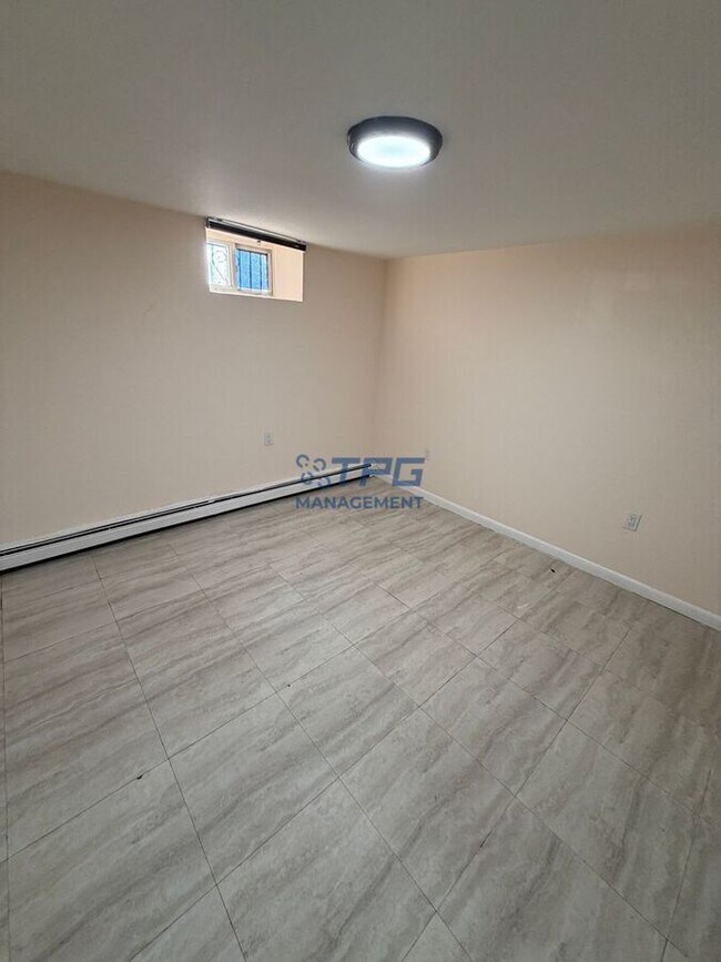 Building Photo - 565-567-567 4th St