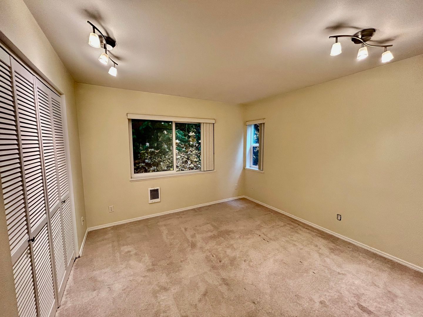 Building Photo - No Rent Until January 1, 2026!!!