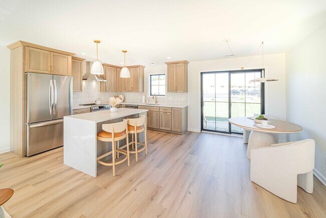 Building Photo - 14550 South Ave