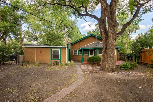 Building Photo - Quaint 2 Bed 1 Bath House in 80907!!