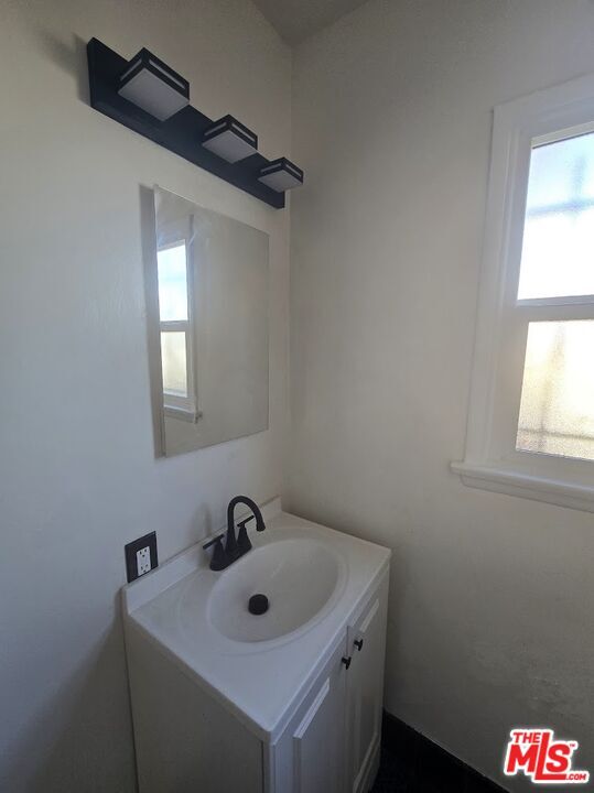 Building Photo - 3311 1/2 W 78th St