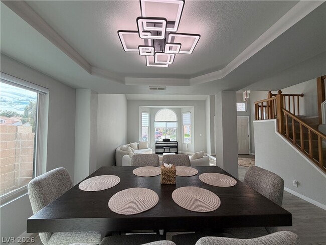Building Photo - 2724 Monrovia Dr