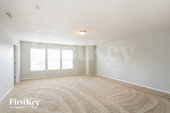 Building Photo - 10077 Pine Grove Way