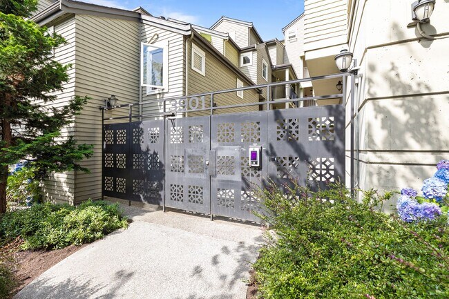 Building Photo - 3901 Fremont Ave N