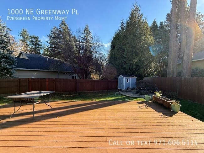 Building Photo - 1000 NE Greenway Pl