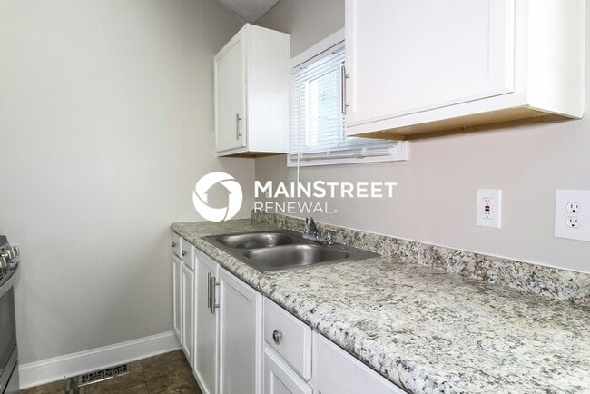 Building Photo - 3 Bedroom Pet-Friendly Home in CLEVELAND, ...
