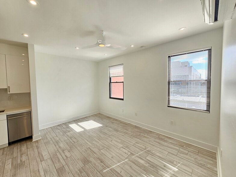 Building Photo - 1169 Hope St