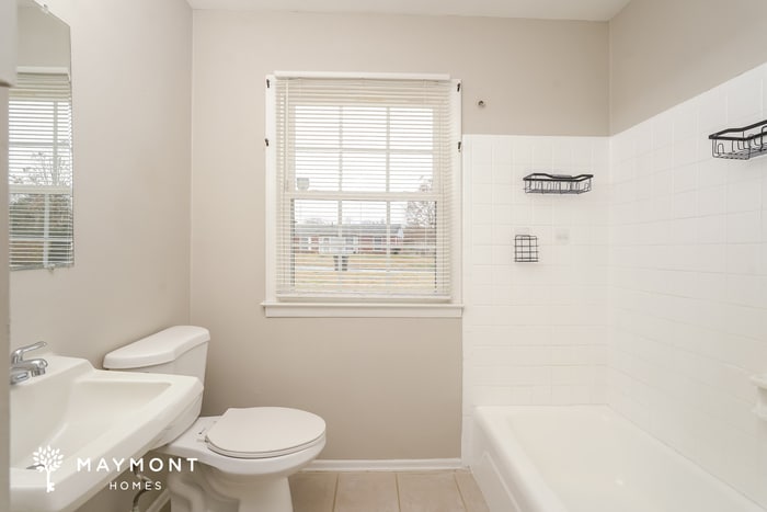 Building Photo - 517 Lama St