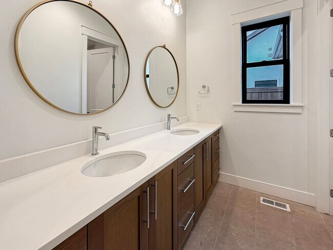 Building Photo - New Construction 4-Bedroom Home in Eagle’s Centerra Community Near Downtown, Trails & Shopping wi...