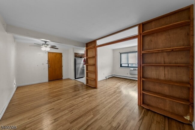 Building Photo - 401 US-22