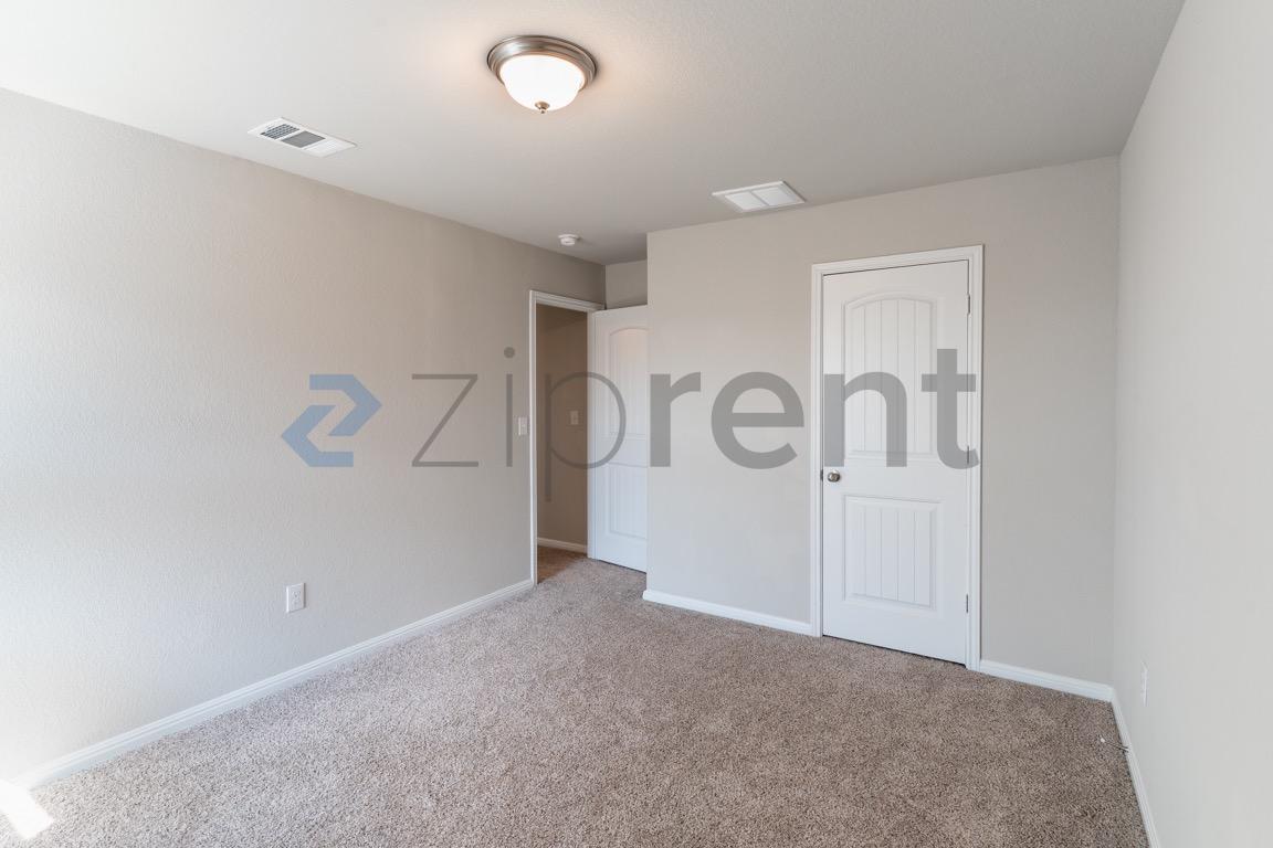 Building Photo - Unit