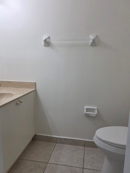 Powder room - 2973 SE 15th Ter