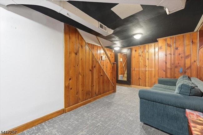 Building Photo - 409 Tryon Ave