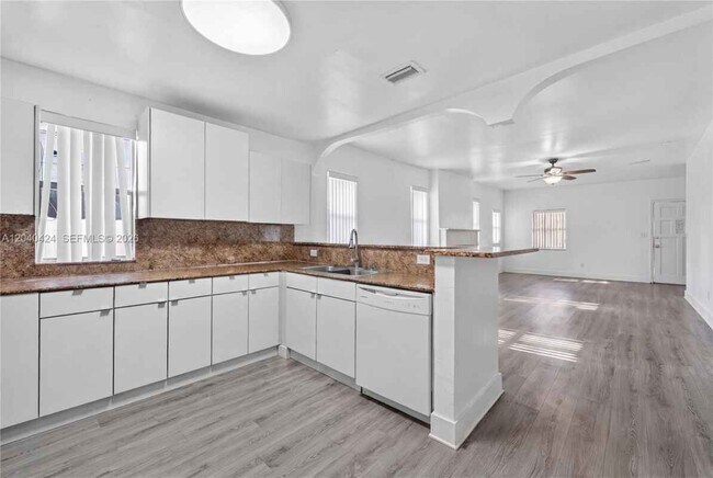 Building Photo - 1168 NW 30th St