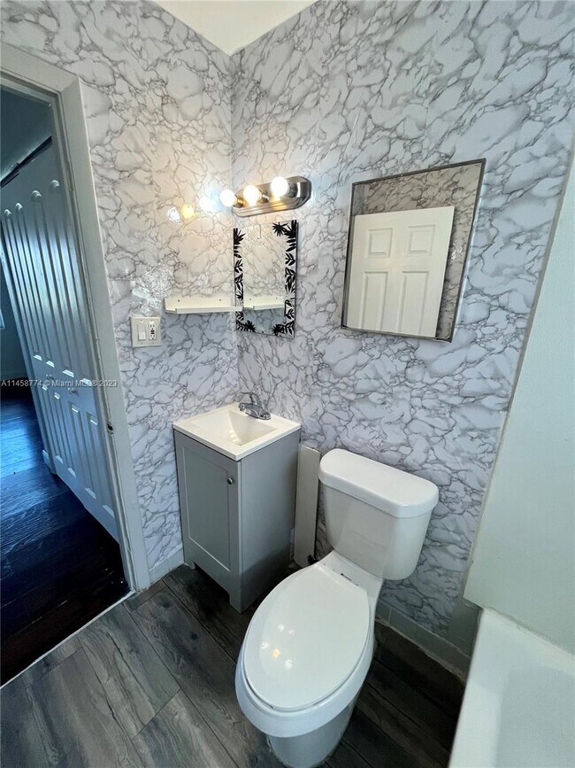 Building Photo - 5010 Pembroke Rd