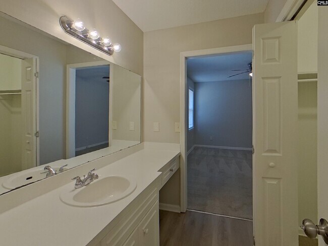 Building Photo - 208 Southampton Dr