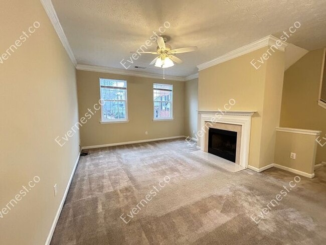 Building Photo - Bright 3-Bedroom Townhome with Ample Space...