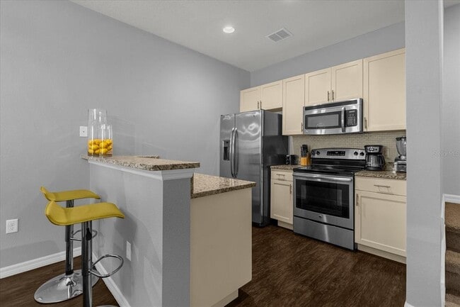 Building Photo - 5350 Diplomat Ct