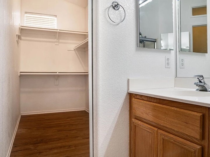 Building Photo - 26805 China Dr