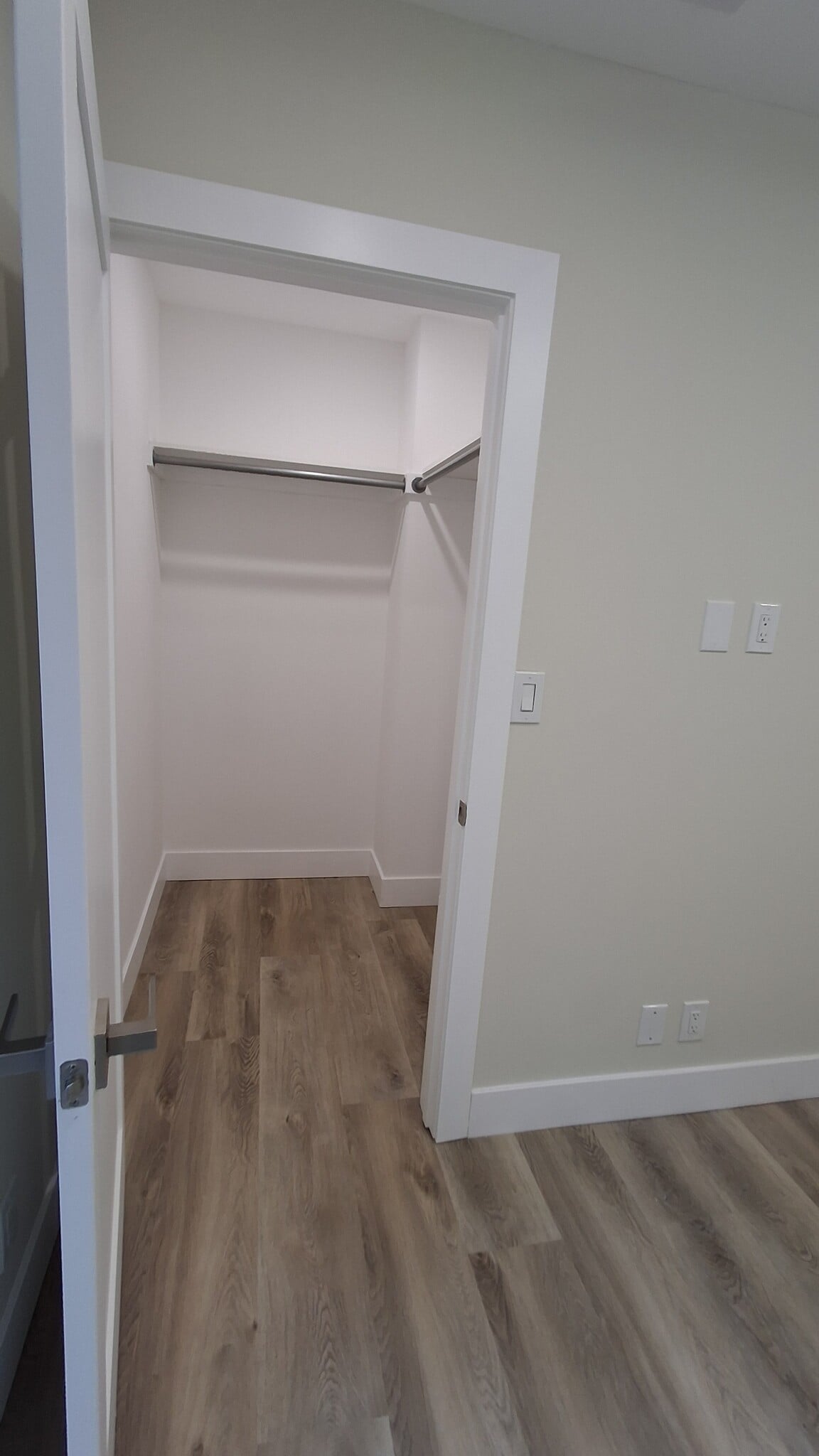 Building Photo - 4377 Charlemont Ave