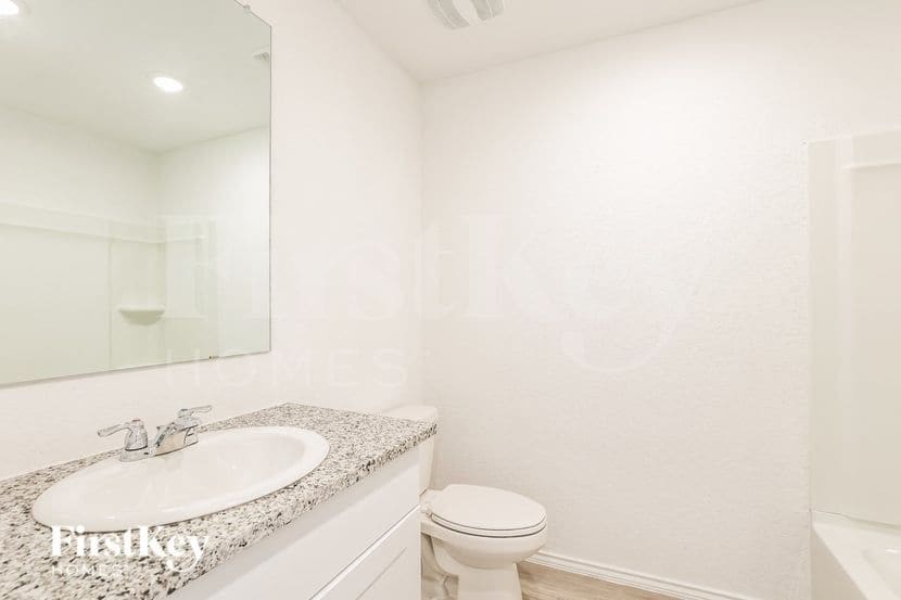 Building Photo - 10627 Erinita Way