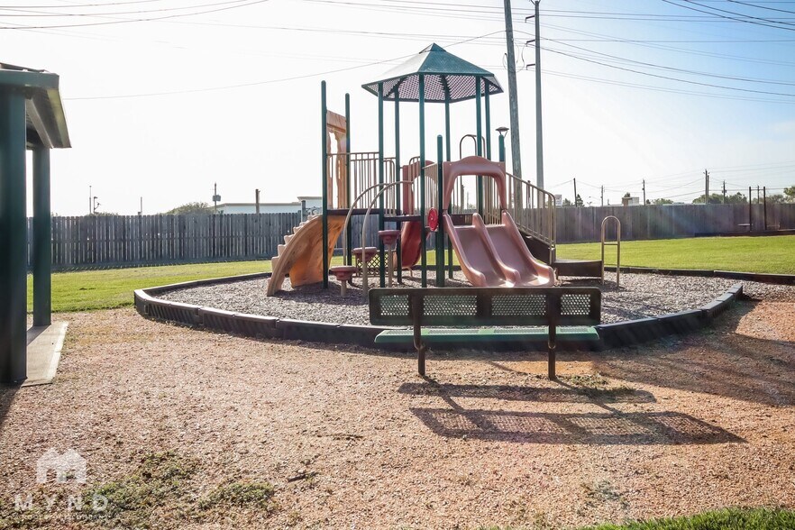 Building Photo - 4709 Meadow Way Dr