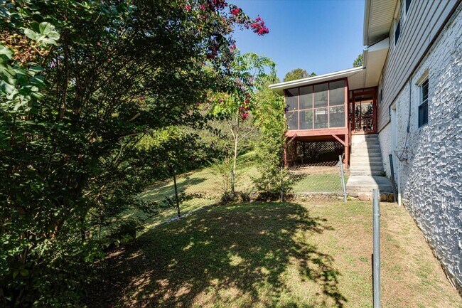 Building Photo - Four Bedroom Two Bathroom House