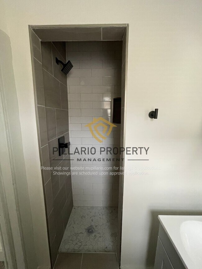 Building Photo - Newly Renovated, 3 Bedroom, 2 Bathroom Hom...