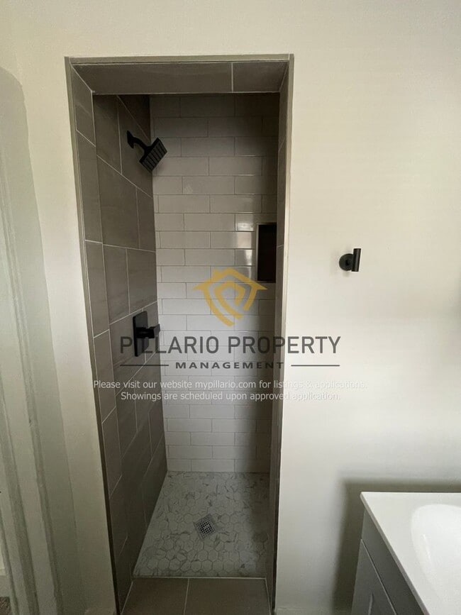 Building Photo - Renovated 3 Bedroom Home in Tuxedo Park, Available NOW!