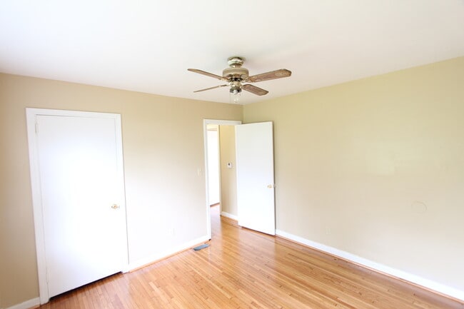 Building Photo - New On The Market!! Will not last long at ...