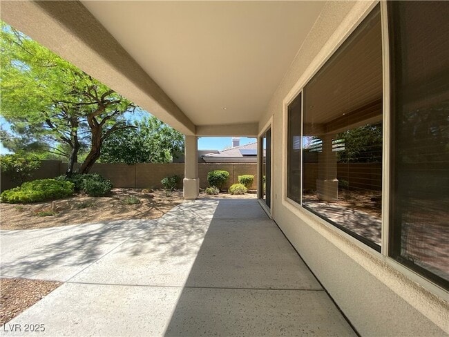 Building Photo - 17 Moraine Dr