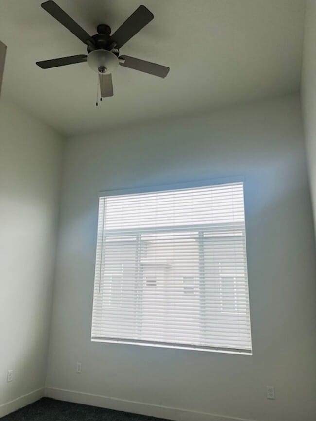 Building Photo - Beautiful new town home built in 2023