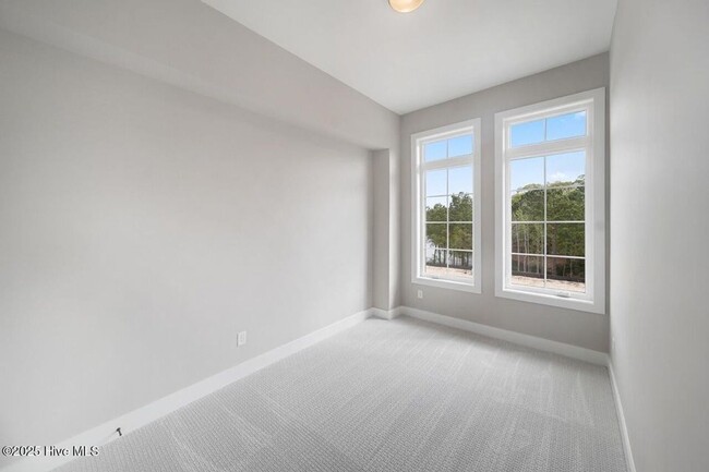 Building Photo - Brand new georgous 4 bed 3.5 bath townhome...