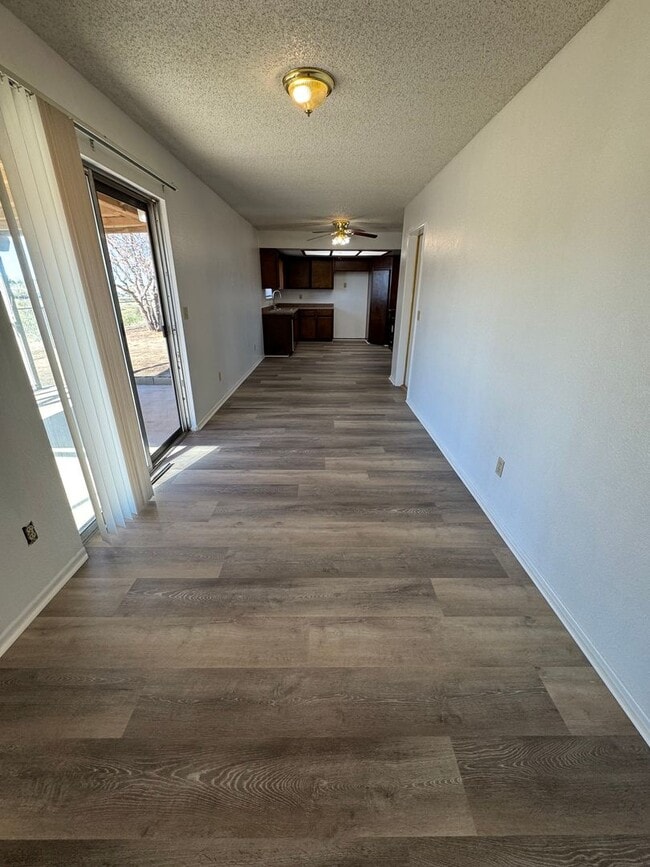 Building Photo - Victorville Home