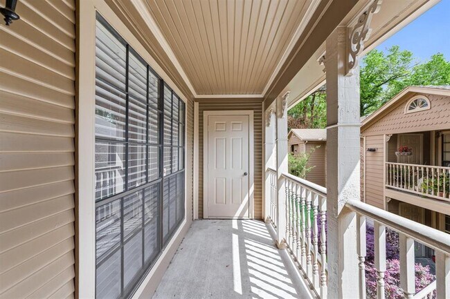 Building Photo - 1311 Antoine Dr