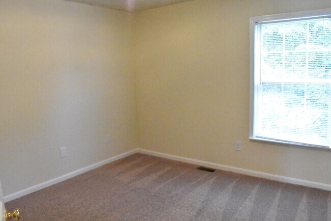 Building Photo - Coventry Creek Townhome