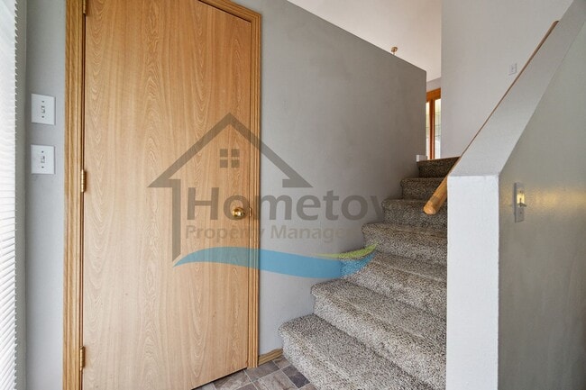 Building Photo - 4 Bedroom 2 Bathroom Home with Attached 2 ...