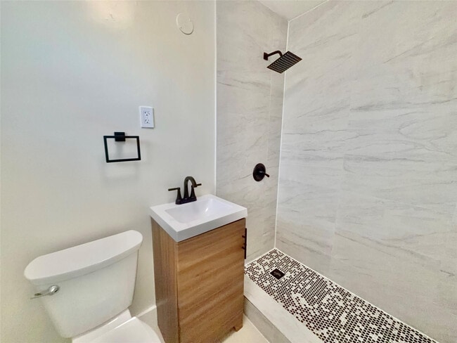 Building Photo - 924 NE 17th Terrace